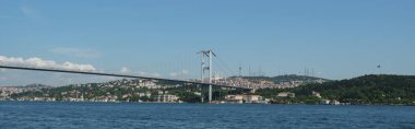 İstanbul 'un Asya kesiminin denizden panoramik görüntüsü. Şehitler Köprüsü 15 Temmuz