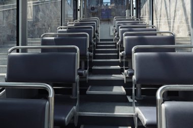 Güneşli bir günde ücretsiz teleferik.