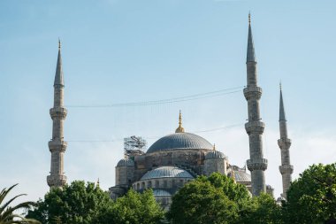 Ahmed Sultanının güzel Mavi Camii açık gökyüzüne karşı