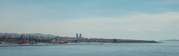 Beautiful panoramic view of Istanbul on a Sunny day — Stock Photo, Image