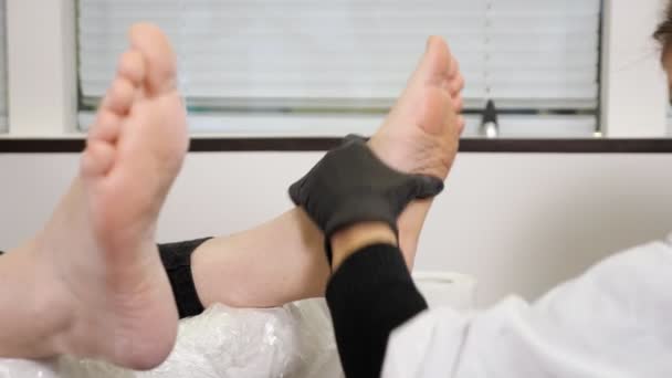 Pedicure master treats the feet with a file — Stock Video