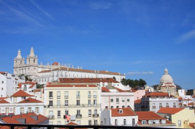 Lizbon manzarası. Güzel güneşli gün.