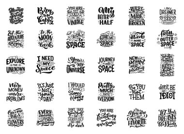 Konsept tasarım için eğlenceli sloganlarla ayarlanmış. El çizimi çizimleri. Modern el yazısı alıntıları. Typography tee baskı tasarımı. Çocuk modası için şirin harfler. Vektör