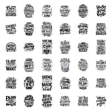 Konsept tasarım için eğlenceli sloganlarla ayarlanmış. El çizimi çizimleri. Modern el yazısı alıntıları. Typography tee baskı tasarımı. Çocuk modası için şirin harfler. Vektör