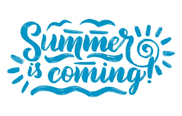 Summer hakkında yazı yazan vektör el çizimi. Seyahat acentesi için el yazısı, plaj partisi. Kartpostal, tişört veya poster için harika bir tasarım..