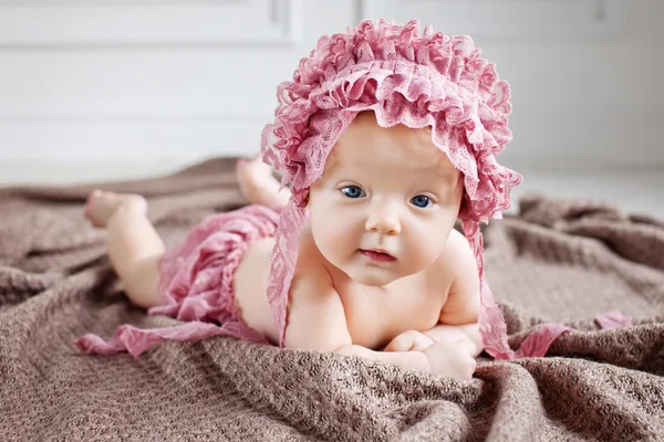 Pretty Little Baby Girl Lies Stomach — Stock Photo, Image