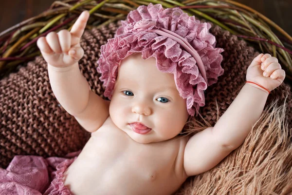 Lovely Little Girl Lies Basket — Stock Photo, Image