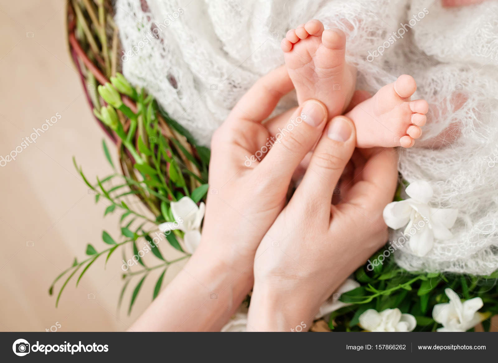 нежная моя добрая моя. картина ко дню матери. нежная мама. нежные руки гладят меня минус. сердце в ладошках.