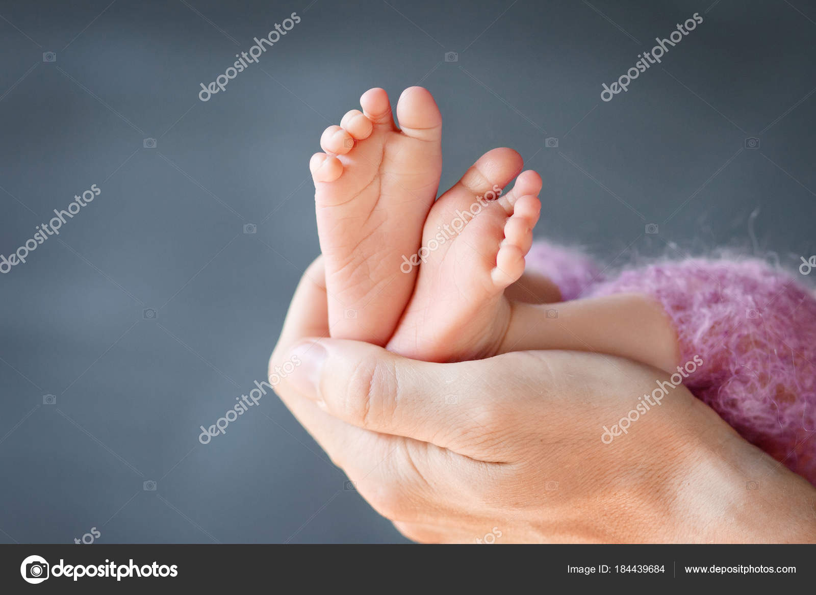 Pieds De Bebe A La Main Des Parents Petit Nouveau Ne Pieds De Bebe Sur Forme Han Image Libre De Droit Par Liudmila Fadzeyeva Gmail Com C Pieds De Bebe A La Main Des Parents Petit Nouveau Ne Pieds De Bebe Sur Forme Han Image Libre De Droit Par Liudmila Fadzeyeva Gmail Com C