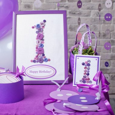 İyi ki doğdun dekorasyon. Bir yıl. Figur ile dekoratif çerçeve