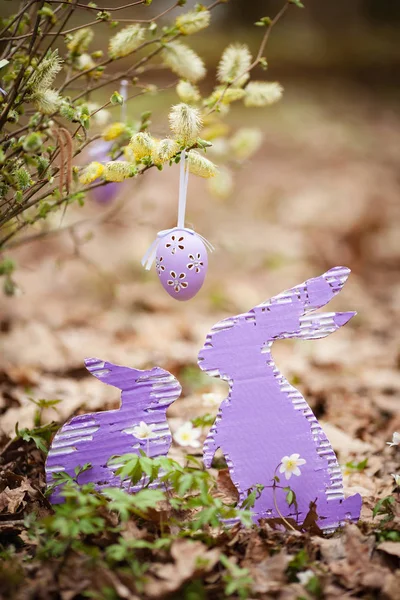 Décoration de Pâques dans le jardin du printemps. Dimanche de Pâques — Photo