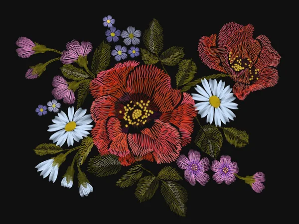Bordado patrón floral colorido con flores de amapola y margarita. Adorno tradicional de moda popular vectorial sobre fondo negro . — Vector de stock