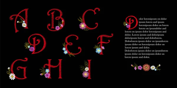 Conjunto de alfabeto vintage bordado. Caída inicial de flores decorativas gorra. Ilustración vector rojo adornado letras signos A B C D E F G H I floral design — Vector de stock