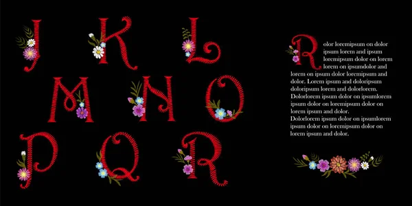 Σετ κέντημα εκλεκτής ποιότητας αγγλική Λατινική αλφάβητο. Αρχική αρχίγραμμα διακοσμητικά λουλούδια. Κεφαλαίου γραμματοσειρά περίτεχνα κόκκινο διανυσματικά εικονογράφηση γράμματα σημάδια κεντημένα j k l m n o p floral σχέδιο — Διανυσματικό Αρχείο