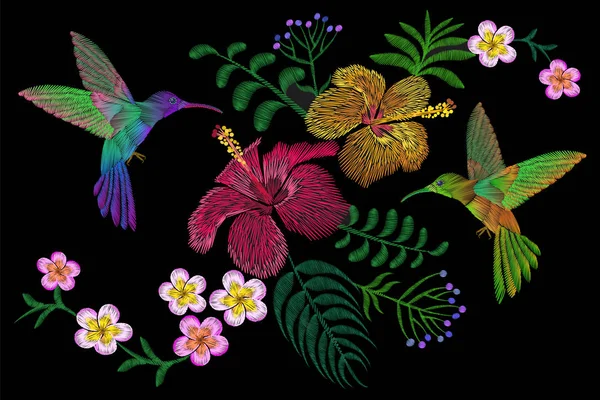 Kolibřík kolem květ plumeria ibišek exotické tropické letní květ. Vyšívání módních patch dekorace textilní tisk černé pozadí šablony — Stockový vektor