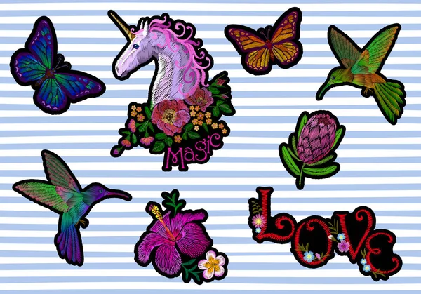 Set stiker lencana tambalan bordir. Bunga unicorn kupu-kupu burung kolibri tropis eksotis bunga ikon. Koleksi gambar hibiscus vektor Protea - Stok Vektor