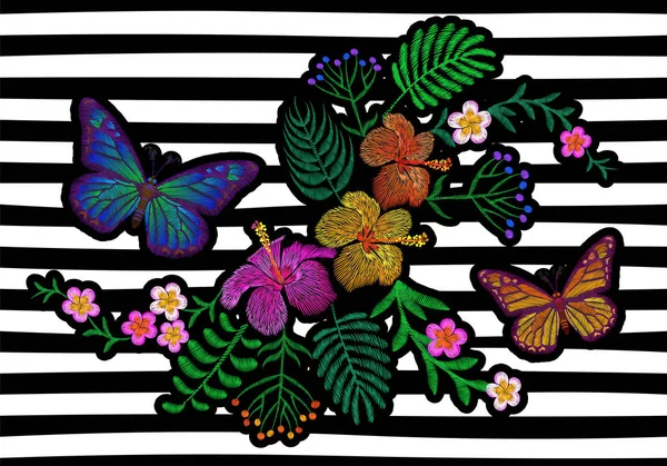 Hawai flor bordado tendencia geométrica negro raya blanca. Moda impresión decoración plumeria hibiscus hojas de palma. Tropical exótica flor ramo mariposa vector ilustración — Vector de stock
