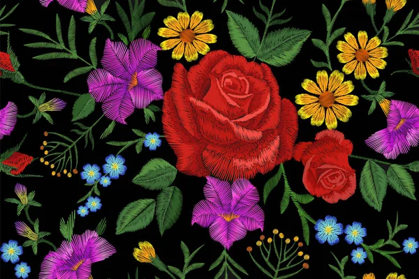 Kwiat róży haft wzór bezszwowe tekstury. Ilustracja wektorowa kwiecisty czerwone pole kwiat zioło tekstylne druku dekolt tradycyjnych dekoracji na czarnym tle — Wektor stockowy
