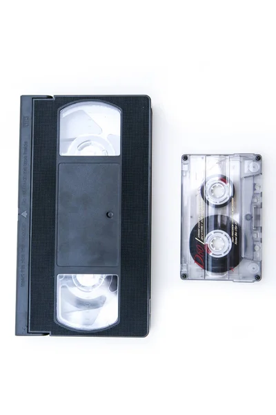 Dwie Stare Magnetyczne Kasety Jeden Dźwięk Jeden Film Nagrywał Muzykę — Zdjęcie stockowe