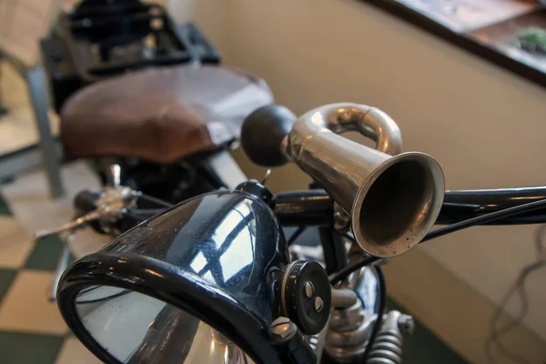 Détail Vieille Moto Avec Une Partie Cadre Feu Avant Poignées — Photo