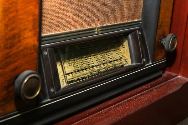 Old Retro Wooden Radio Receiver Great Condition Antique Design Artifact — 스톡 사진