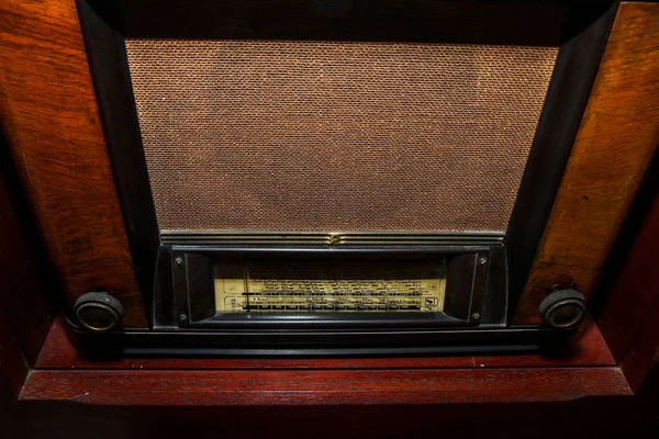 Old Retro Wooden Radio Receiver Great Condition Antique Design Artifact — 스톡 사진