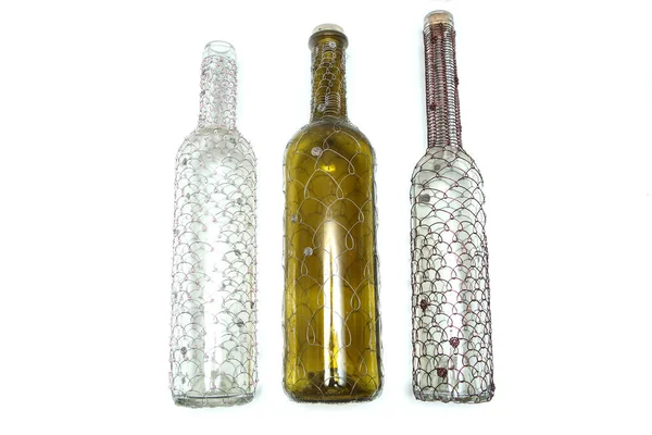 Las Tres Botellas Vino Cepillado Alambre Diferentes Artesanía Decorativa Tradicional — Foto de Stock