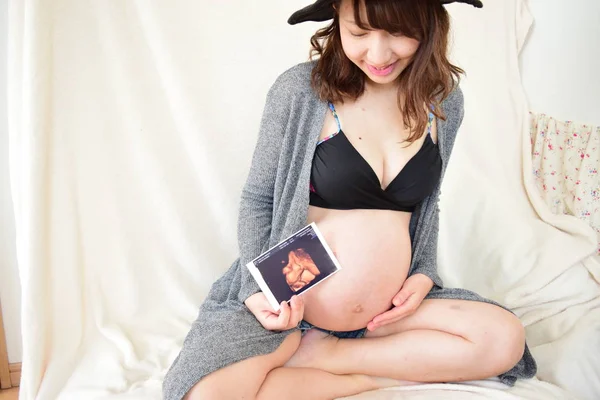 Foto Persalinan Wanita yang sedang hamil — Stok Foto