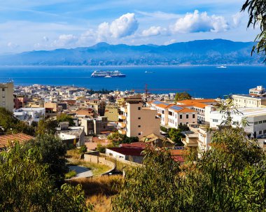 Şehirden deniz manzarası