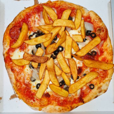 Kutuda pizza - üst görünüm