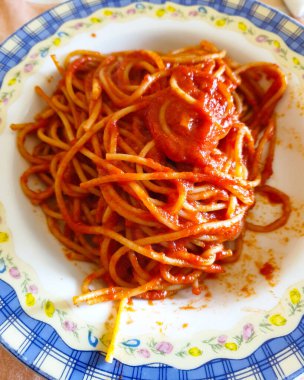 Domates soslu ev yapımı spagetti.