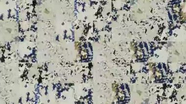 Gri beton duvardaki elementlerin soyut mozaik dokuları ve beyaz mavi soyulmuş boya parçaları. Arkaplan tasarımı. Arkaplan. Duvar Kağıdı.