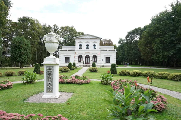 Old residence in Lithuania — Stock Photo, Image