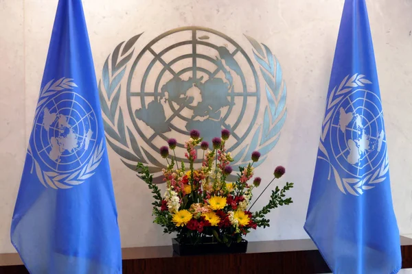 Ofis BM merkezi New York'ta Birleşmiş Milletler bayrağı