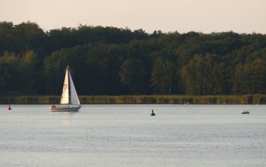 Almanya'da Nehri Havel teknede