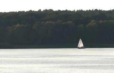 Almanya'da Nehri Havel teknede