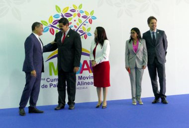 Ekvador başkanı Rafael Correa ve Venezüella devlet başkanı Nico