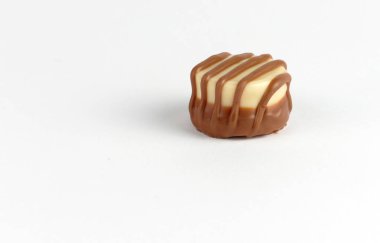 Yalıtılmış zemin üzerine çikolata candie