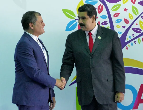 Presidente equatoriano Rafael Correa e presidente venezuelano Nico — Fotografia de Stock