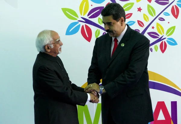 Вице-президент Индии Хамид Ансари поздравил президента Венесуэлы N — стоковое фото