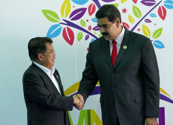 Endonezya dili Başkan Yardımcısı usuf Kalla ve Venezüella devlet başkanı N — Stok fotoğraf