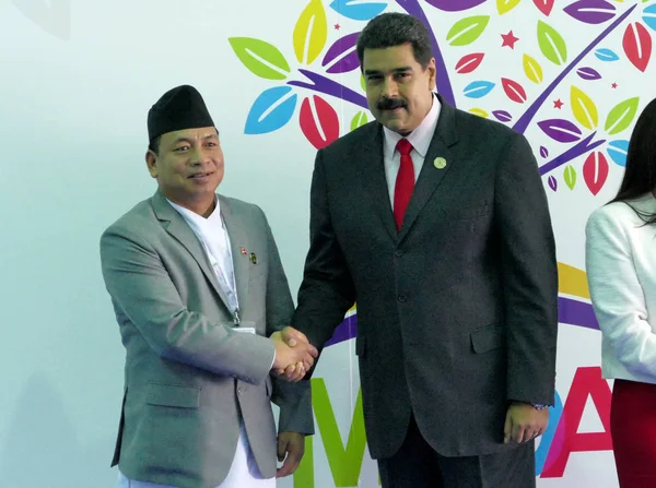 Vice-presidente nepalês Nanda Bahadur Pun e presidente venezuelano — Fotografia de Stock