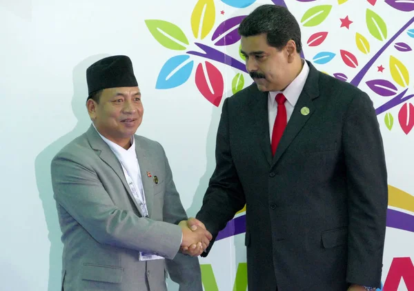 Вице-президент Непала Нанда Бахадур Пун и президент Венесуэлы — стоковое фото