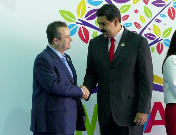 Ministro dos Negócios Estrangeiros da Sérvia Ivica Dacic e Presidente venezuelano N — Fotografia de Stock