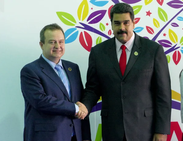 Ministro dos Negócios Estrangeiros da Sérvia Ivica Dacic e Presidente venezuelano N — Fotografia de Stock