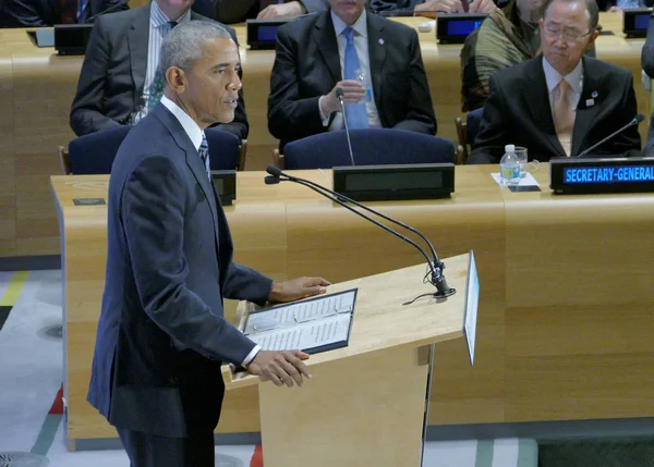 President Barack Obama värd en ledarnas toppmöte om Global Re — Stockfoto