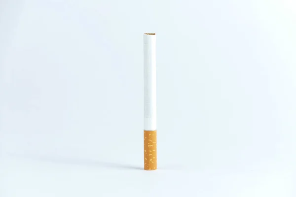 Cigarette isolée sur fond blanc — Photo