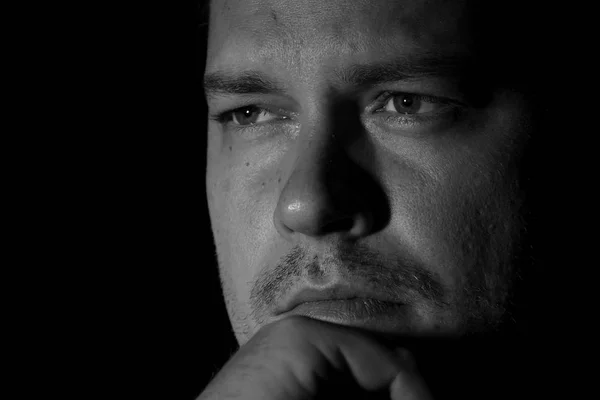 Retrato de hombre joven monocromo — Foto de Stock