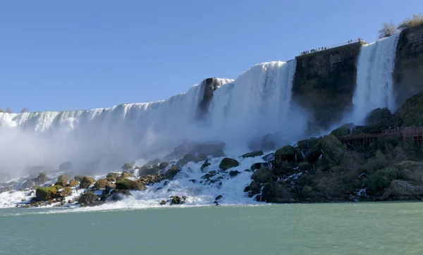 Канадською стороною Ніагарський водоспад — стокове фото