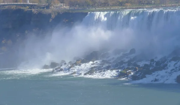 Канадською стороною Ніагарський водоспад — стокове фото